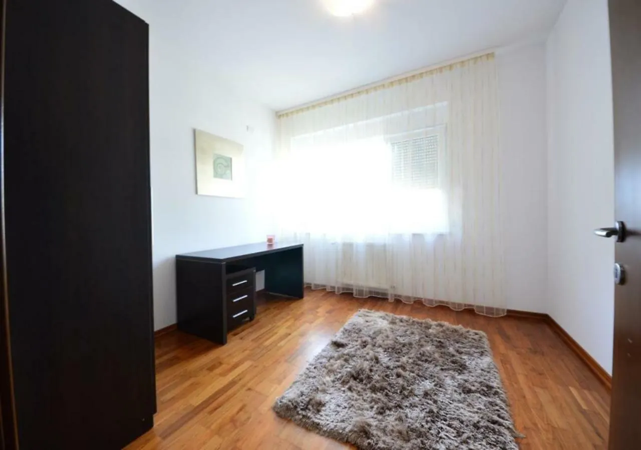 Herastrau Park Deluxe Apartment French Town Bükreş Romanya