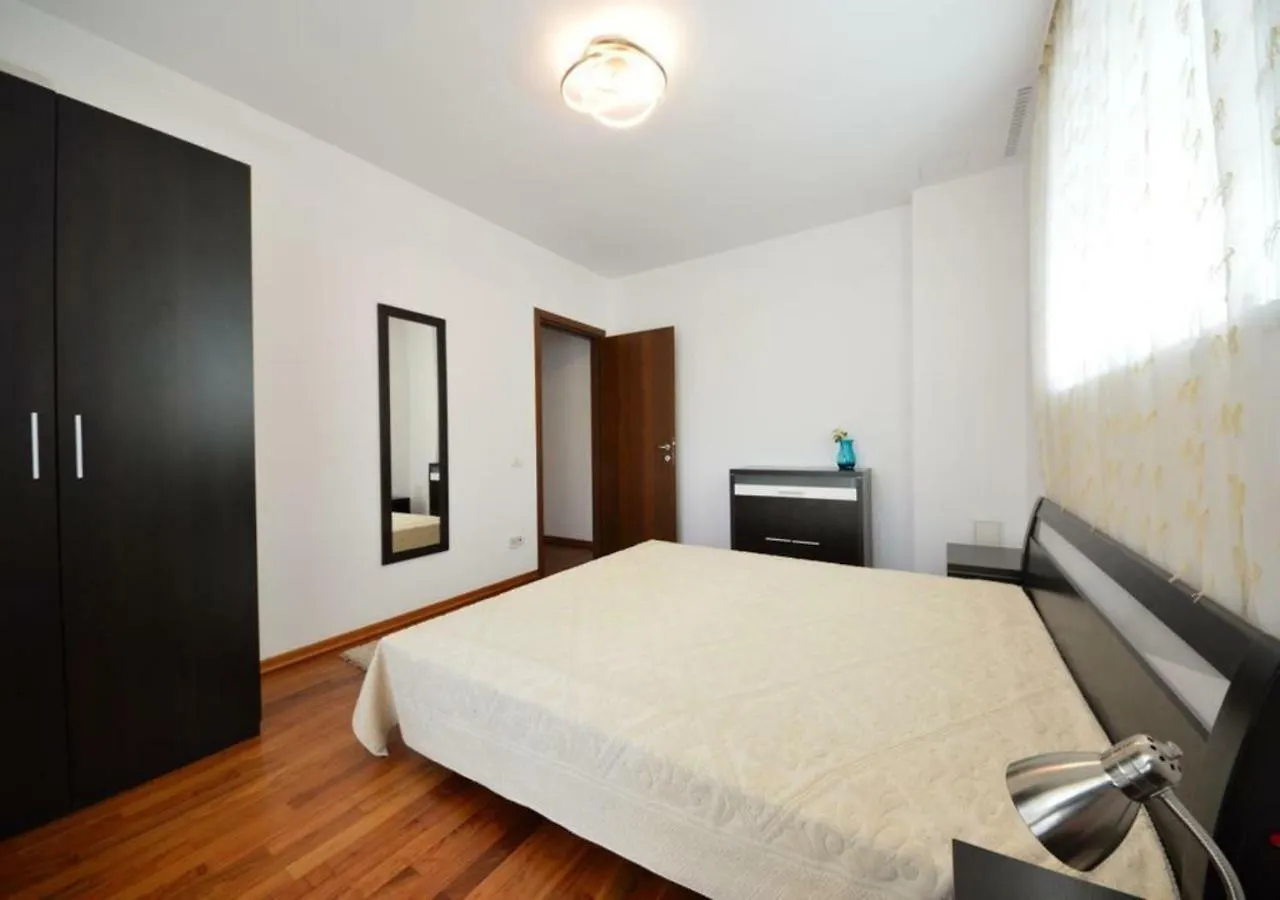בוקרשט Herastrau Park Deluxe Apartment French Town